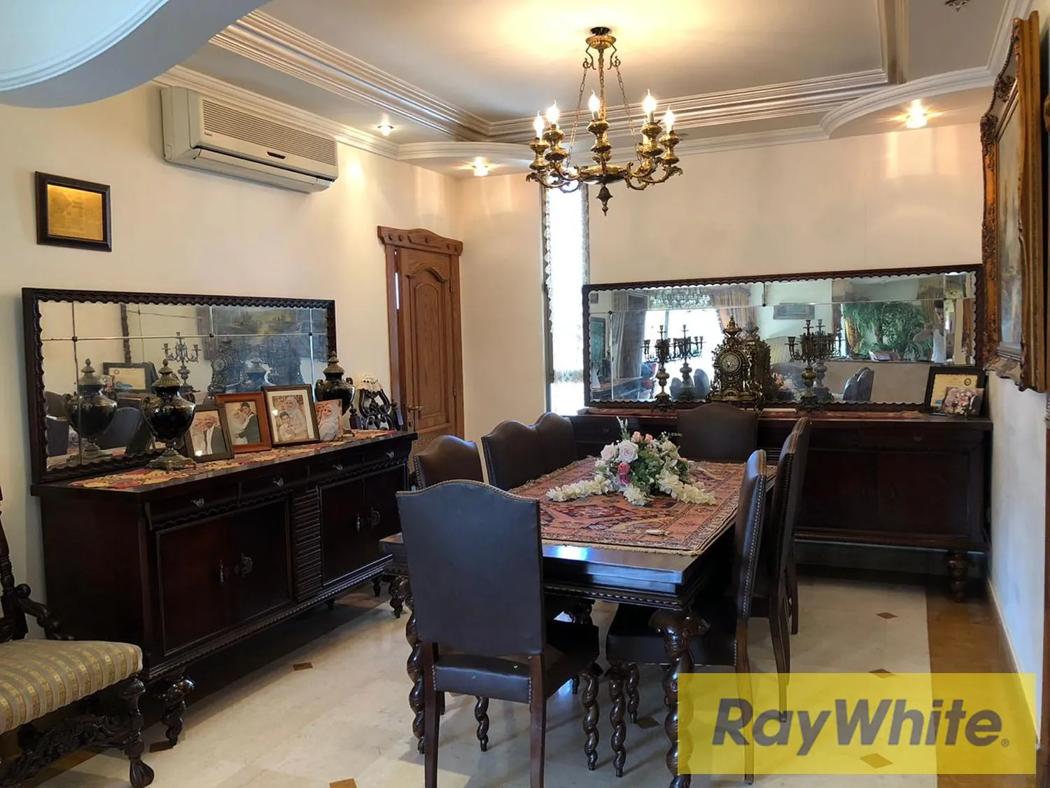 Furnished Apartment For Sale In Sanayeh — الصورة 5