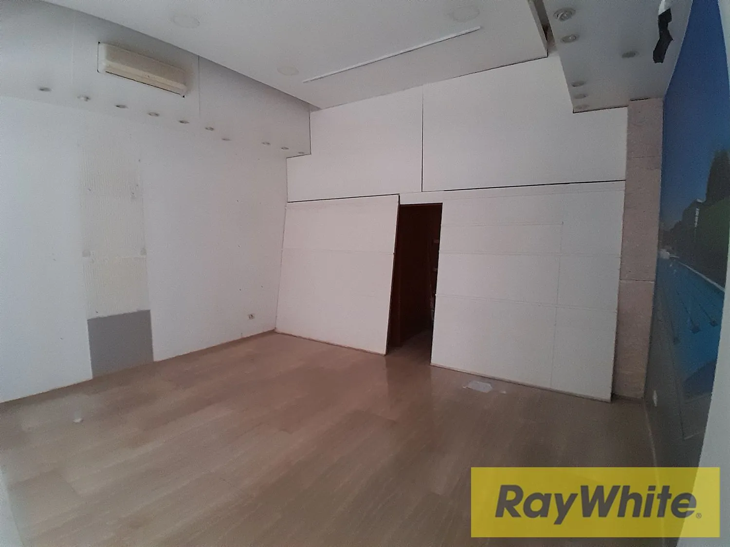 Shop For Rent In Achrafieh – 40 Sqm — photo 2