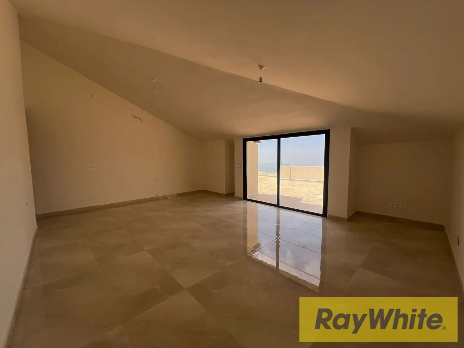 Roof Apartment For Sale In Bharsaf – 240 Sqm – Sea And Mountain View — الصورة 3