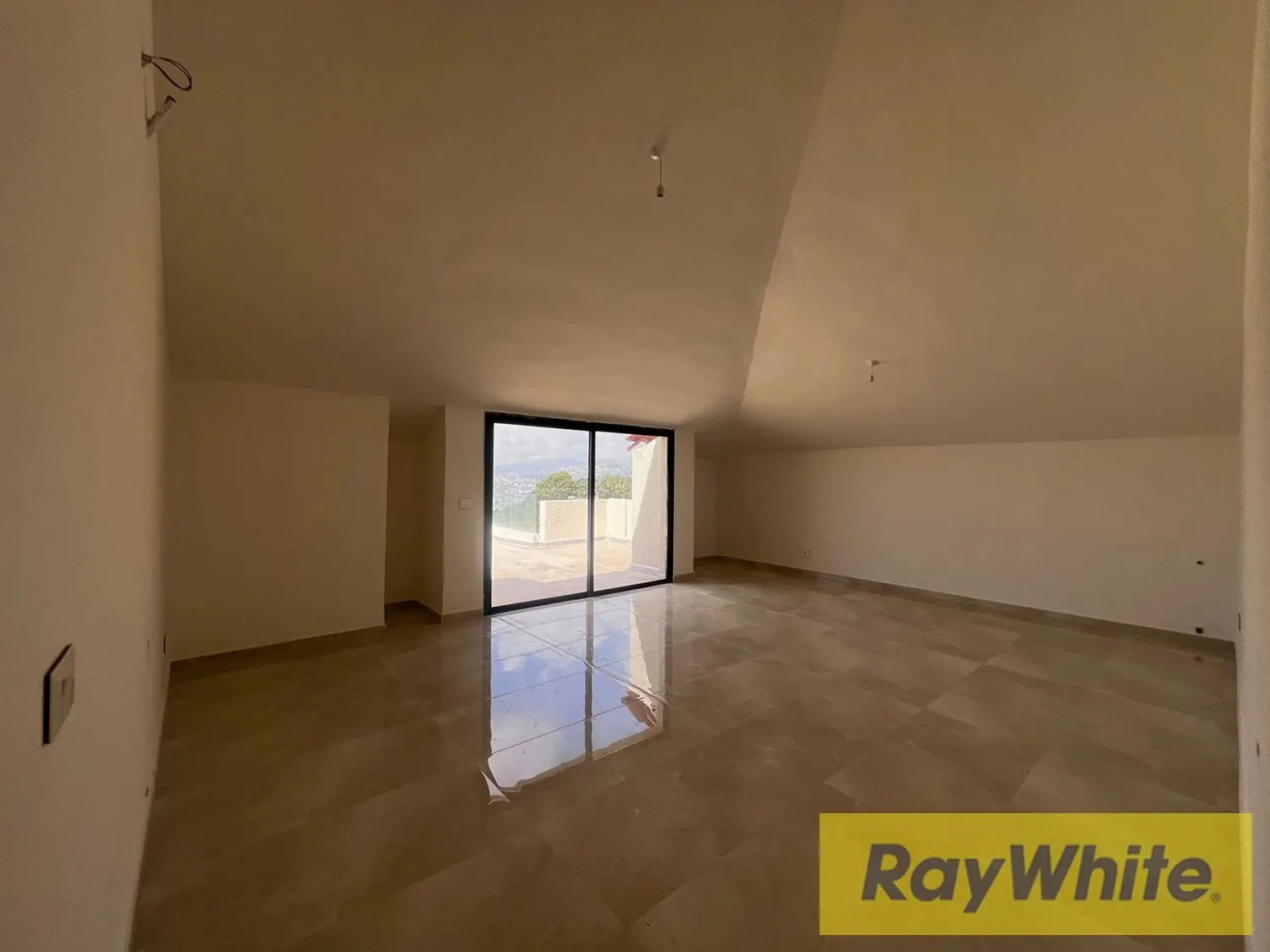 Roof Apartment For Sale In Bharsaf – 240 Sqm – Sea And Mountain View — الصورة 4