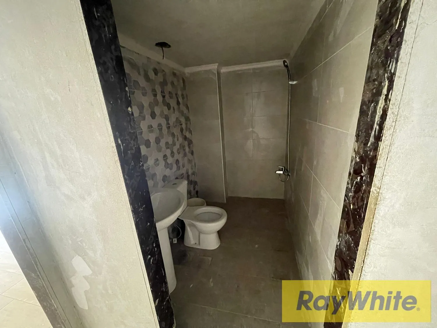 Apartment For Sale In Dekwaneh – Large Terrace | Price Negotiable — الصورة 5