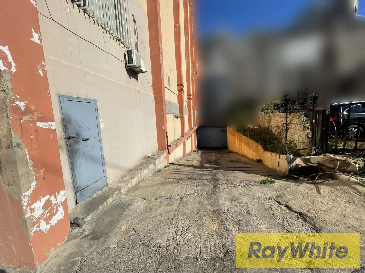 Industrial Property For Sale – | Multiple Levels — الصورة 2