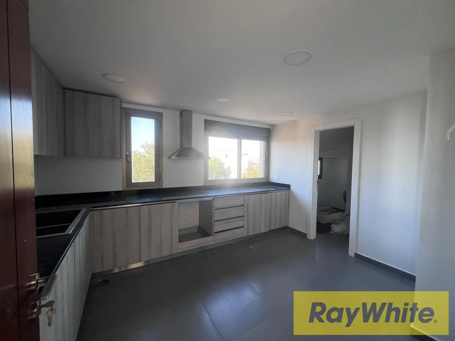Duplex With Panoramic Sea And City View For Sale In Beit Mery — الصورة 3