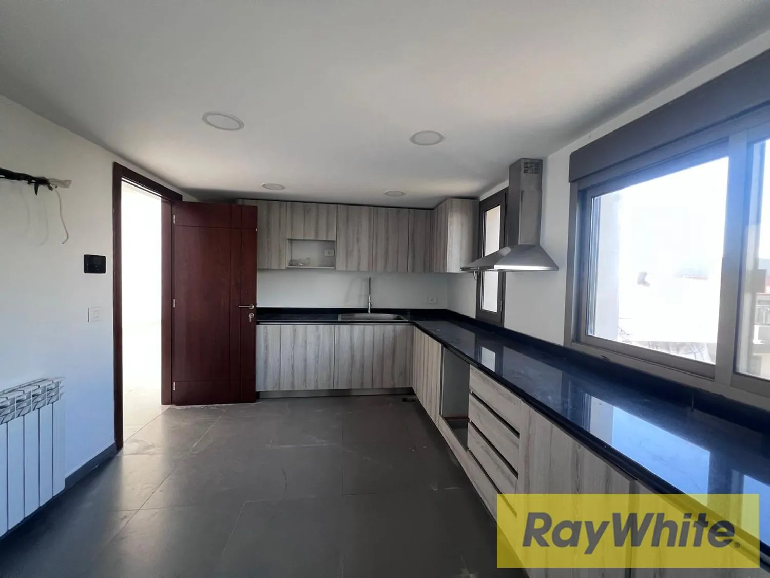 Duplex With Panoramic Sea And City View For Sale In Beit Mery — الصورة 4