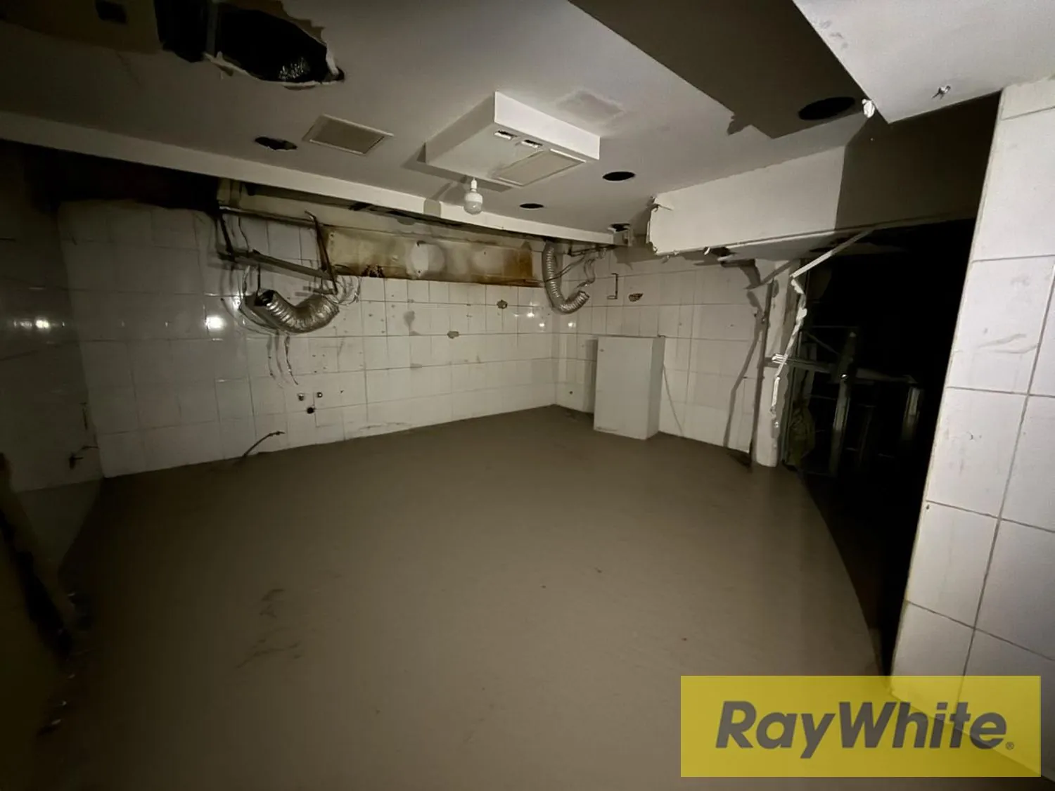 Shop For Rent In Downtown – Ideal For Restaurant Or Pub — photo 3