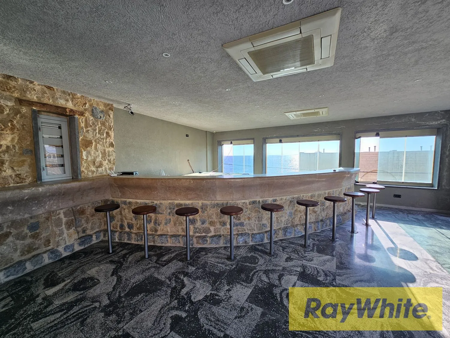 Brand New Hotel For Sale In Halat Jbeil — الصورة 4