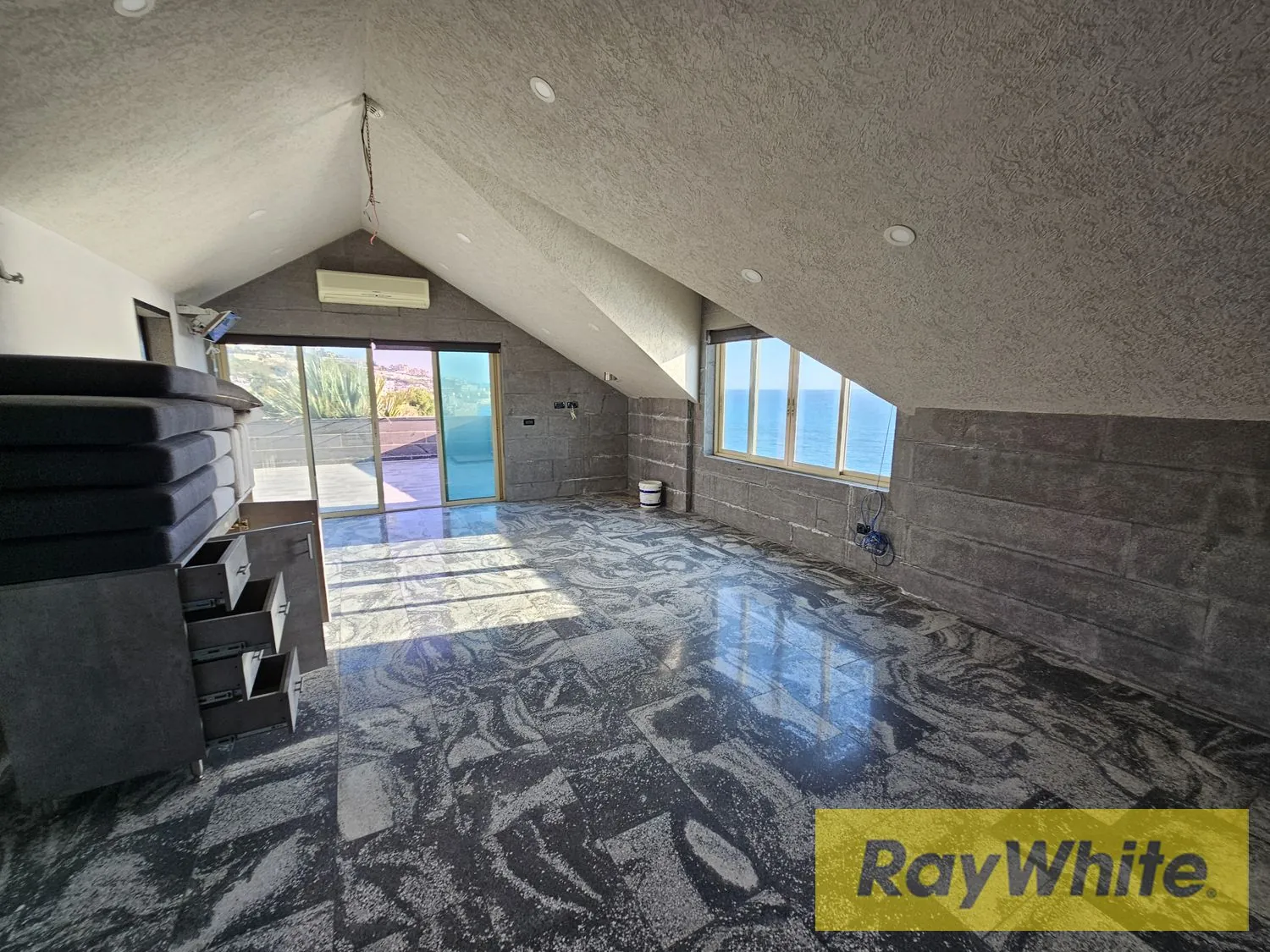 Brand New Hotel For Sale In Halat Jbeil — الصورة 5