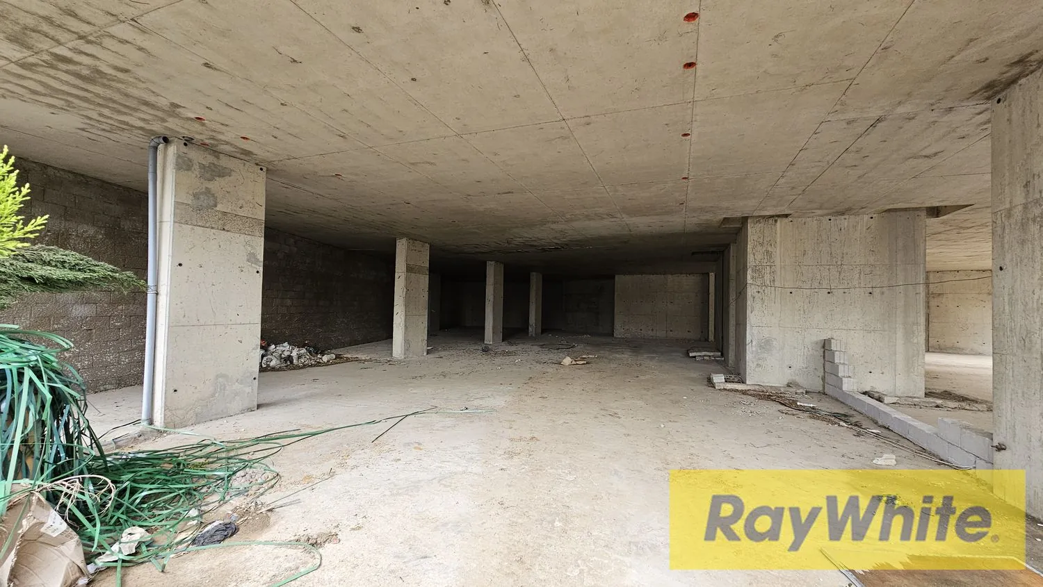 Core And Shell Showroom For Rent In Kfarhbab