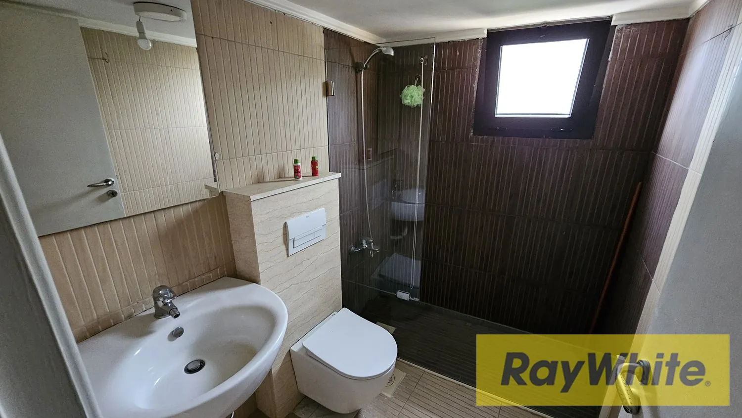 Chalet For Sale In Halat Jbeil — الصورة 3