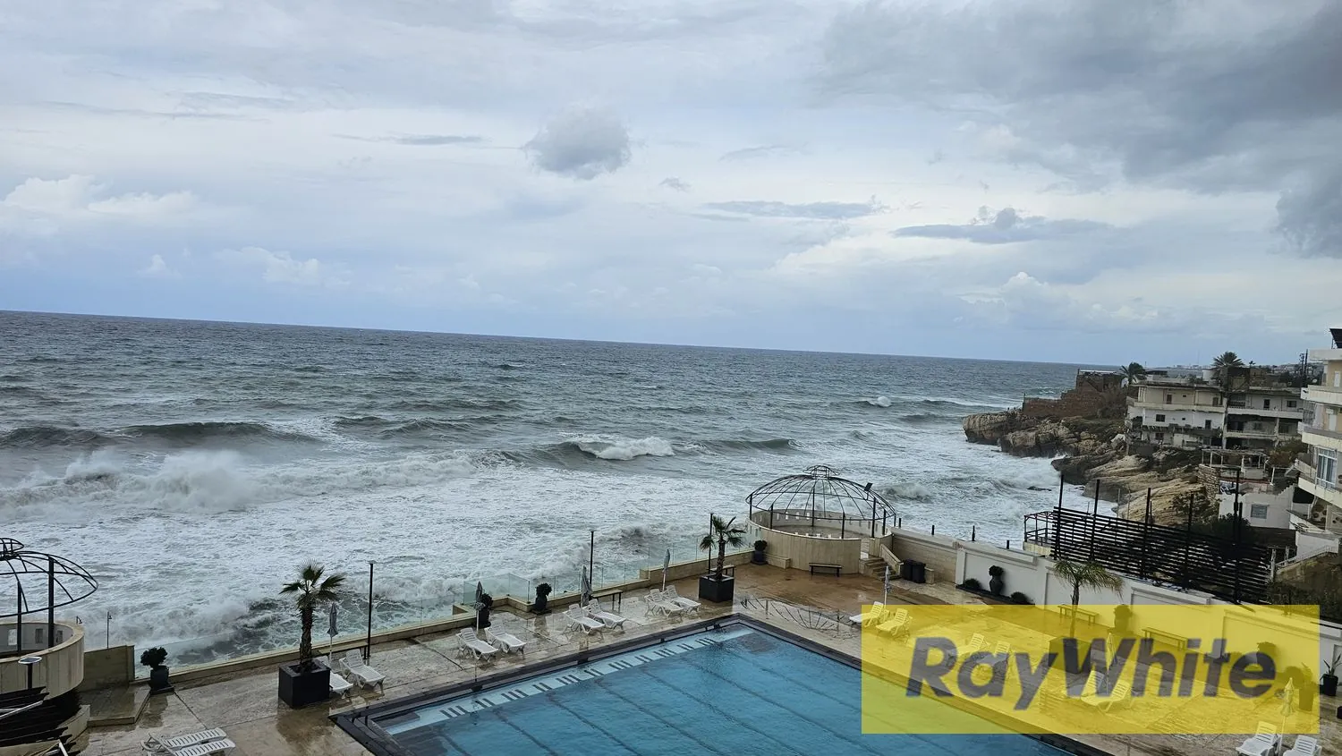 Chalet For Sale In Halat Jbeil — الصورة 2
