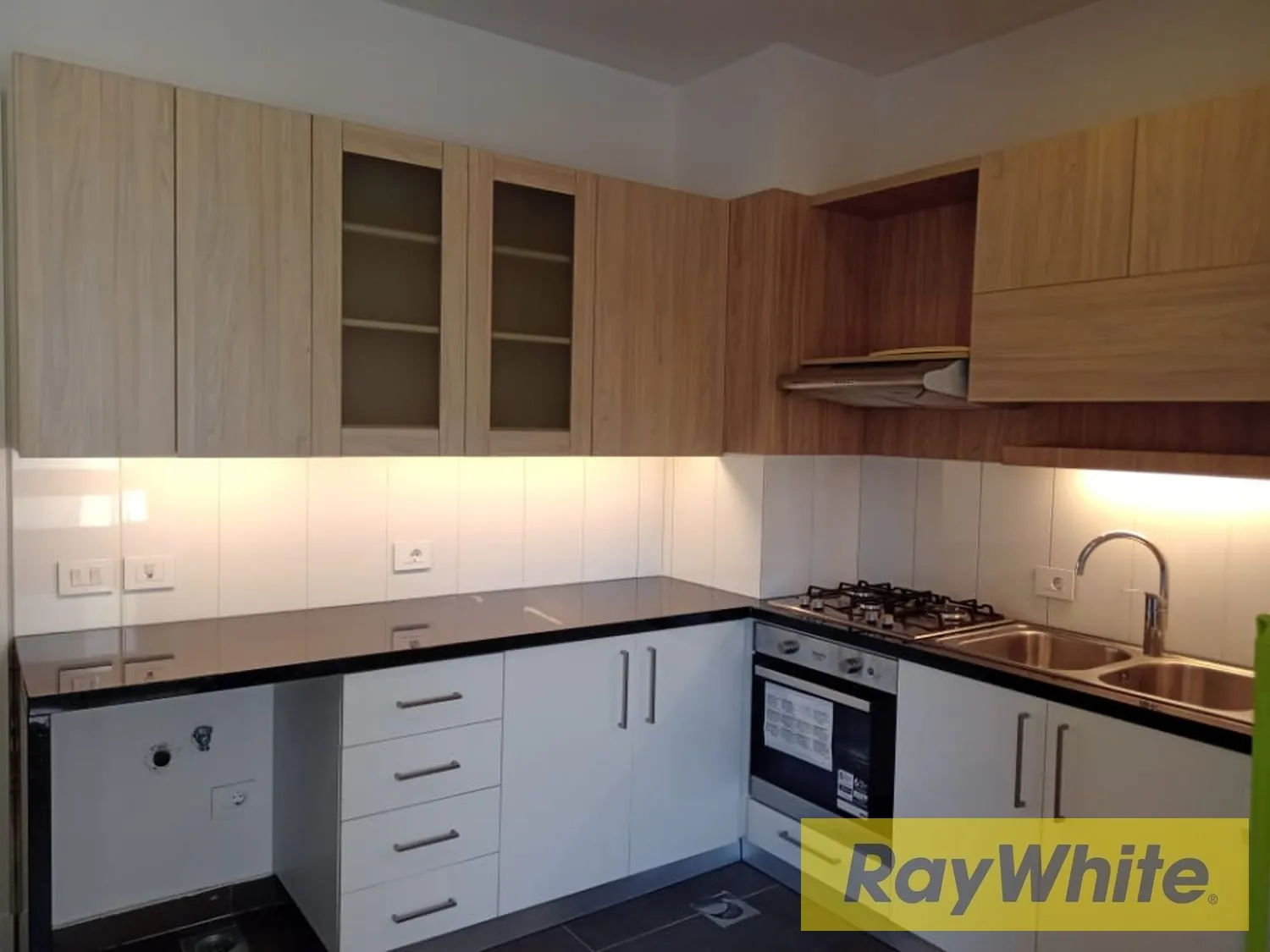 Apartment For Rent – Mar Mikhael | 180 Sqm | Unfurnished — الصورة 3