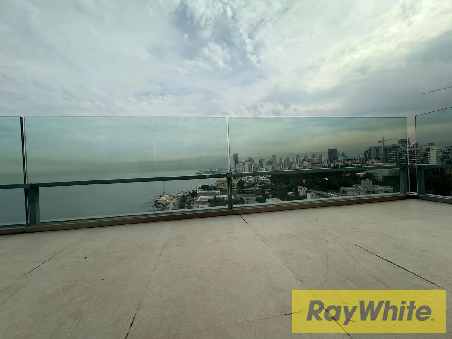 Apartment For Sale In Ain Al-mraiseh — الصورة 2