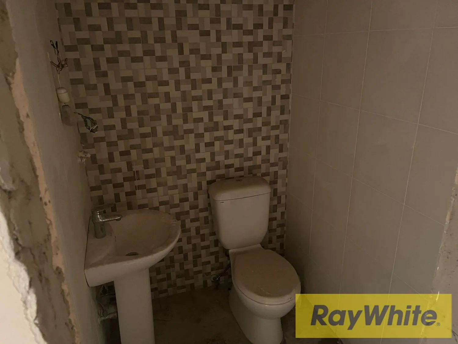 Shop For Sale In Ain El-remmaneh – 175 Sqm | Two Floors — الصورة 2