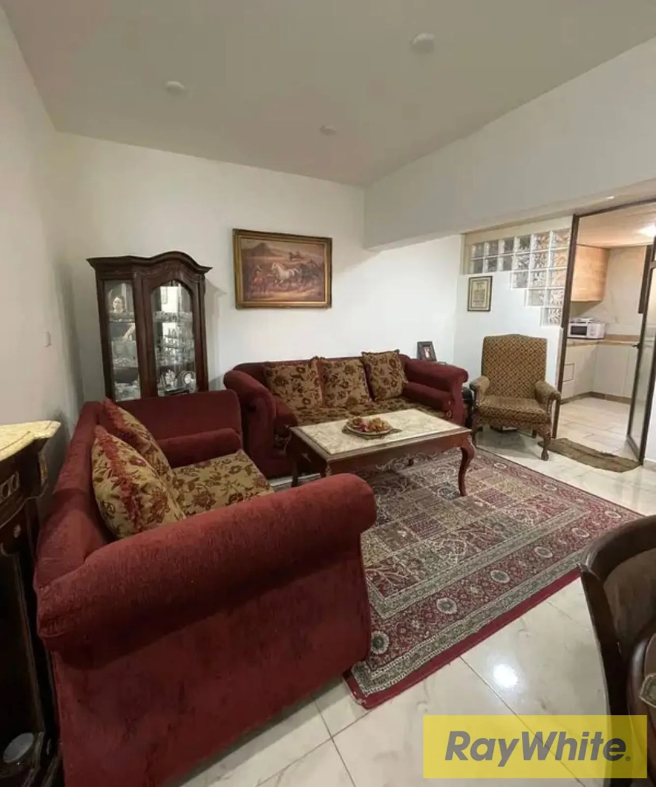 Cozy Apartment For Sale In Ain El Remmaneh — الصورة 2