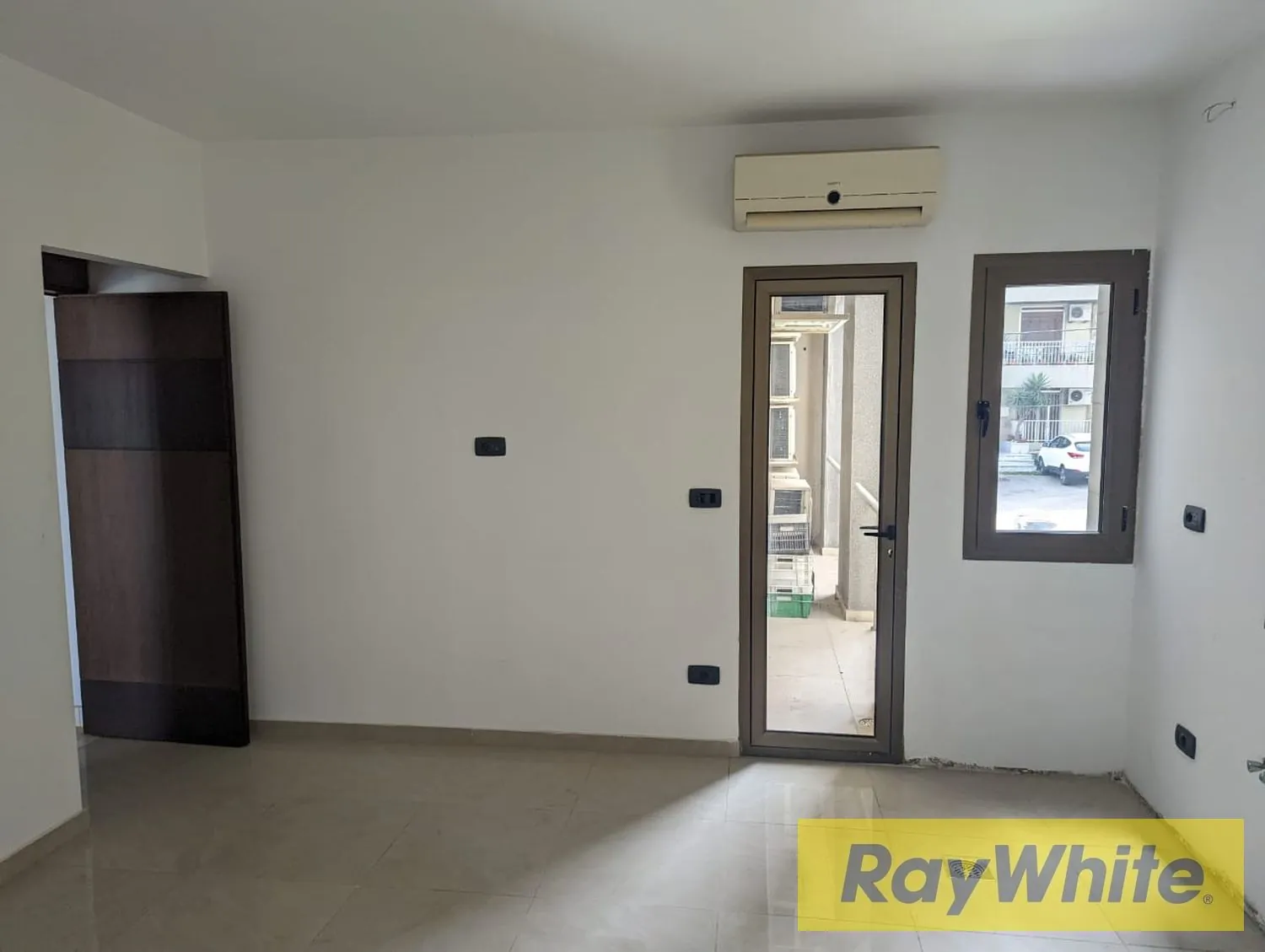 High End 3 Bedrooms Apartment For Sale 285sqm — الصورة 3