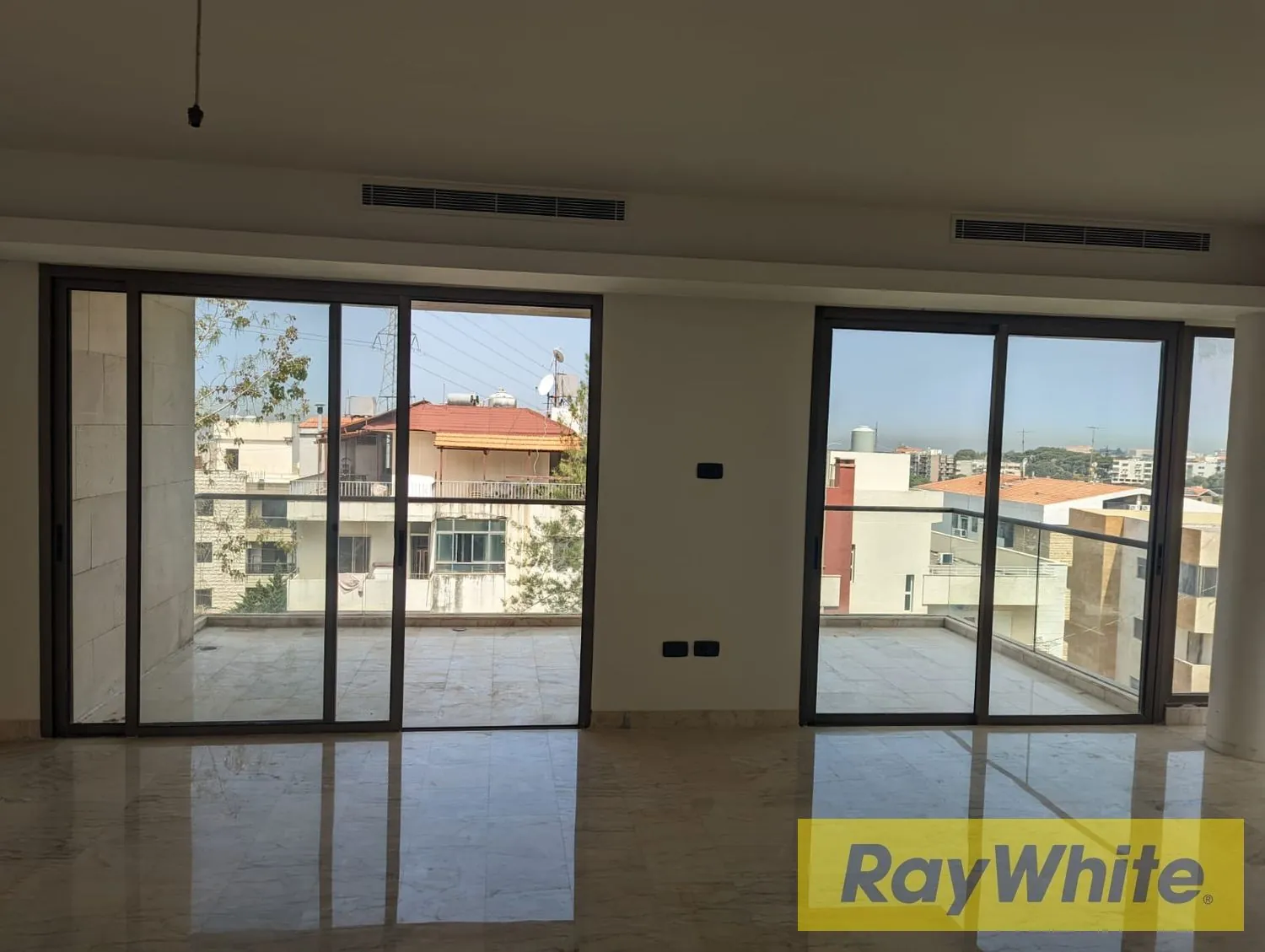 High End 3 Bedrooms Apartment For Sale 285sqm — الصورة 4