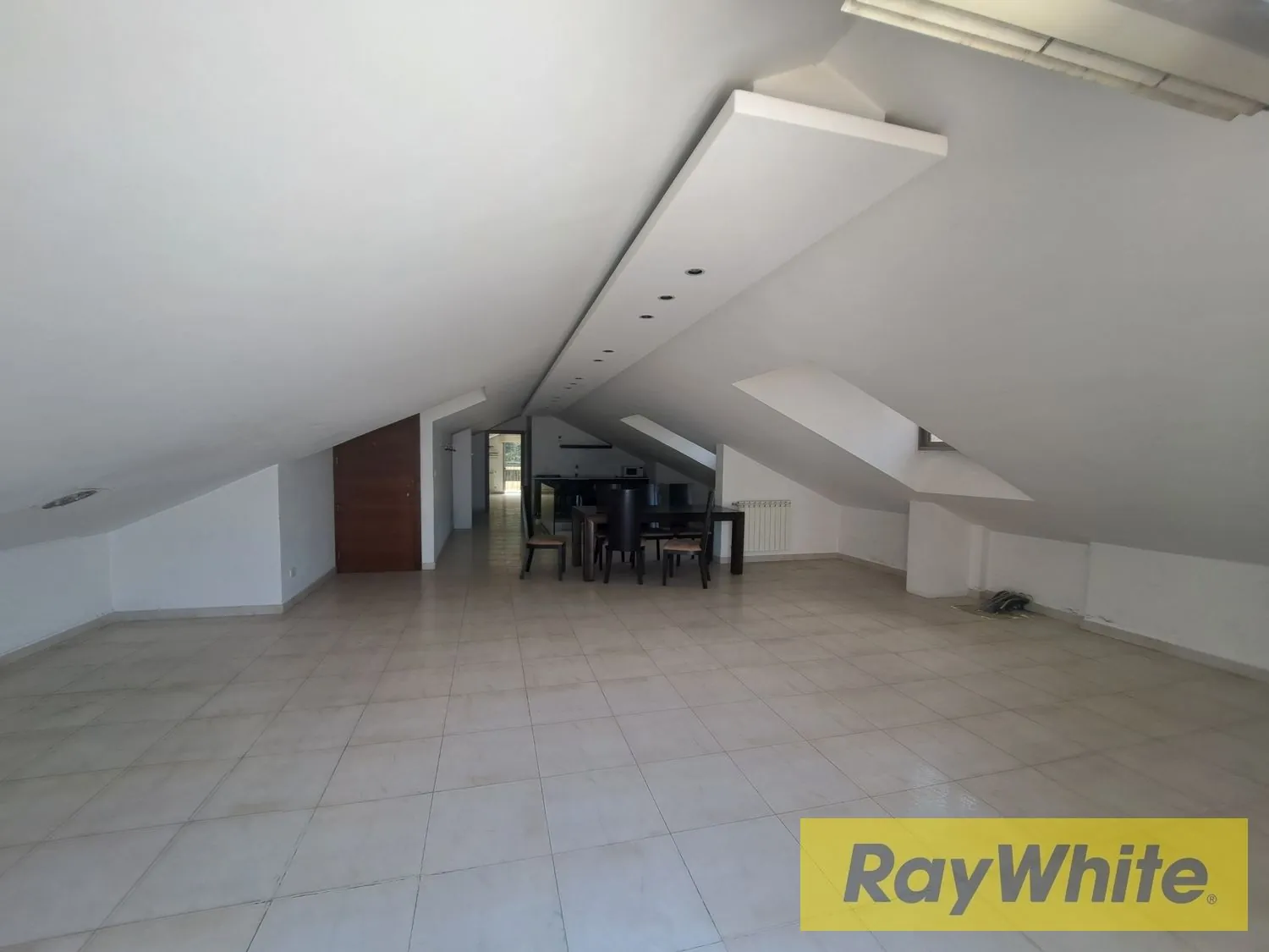 Mtayleb Semi Furnished Duplex For Rent / Panoramic View / 350sqm Including Terrace — الصورة 2