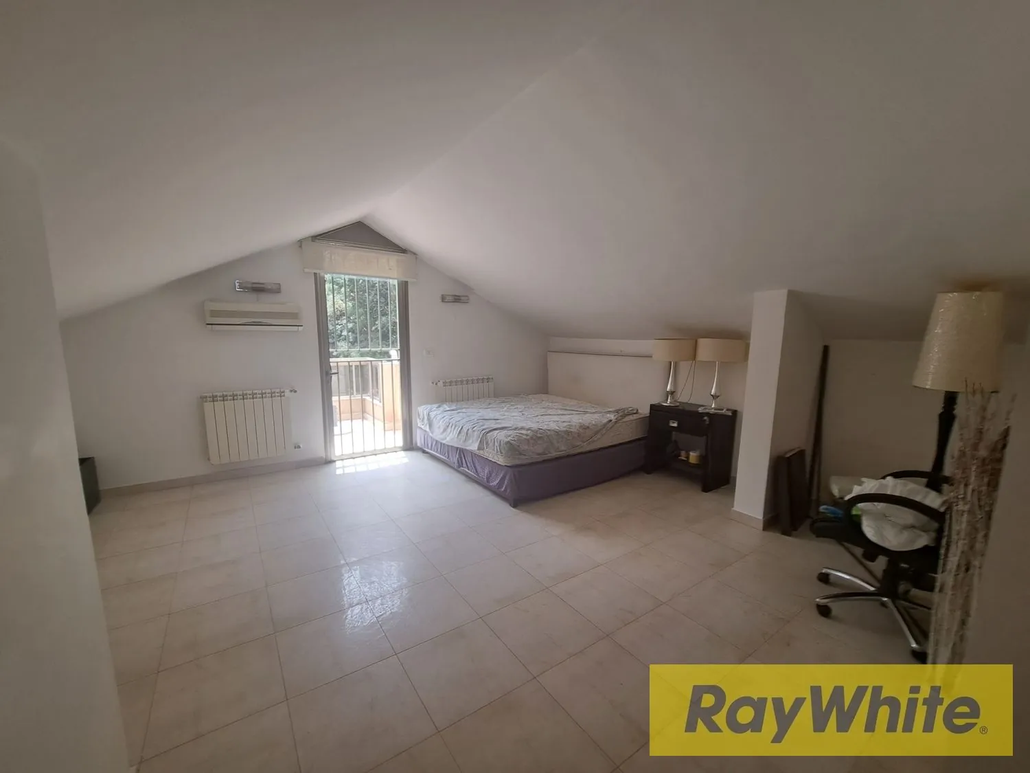 Mtayleb Semi Furnished Duplex For Rent / Panoramic View / 350sqm Including Terrace — الصورة 4