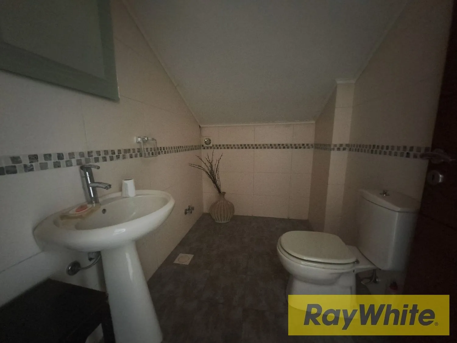 Mtayleb Semi Furnished Duplex For Rent / Panoramic View / 350sqm Including Terrace — الصورة 5