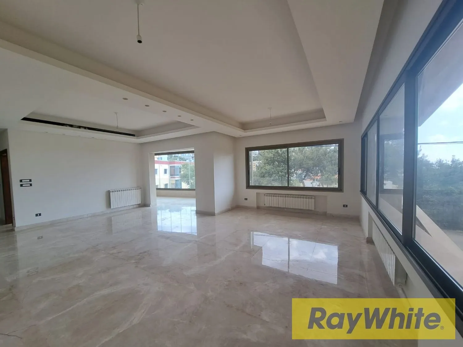 High-end Finishing Apartment With Garden + Terrace For Sale In Beit El Chaar 300sqm — الصورة 3