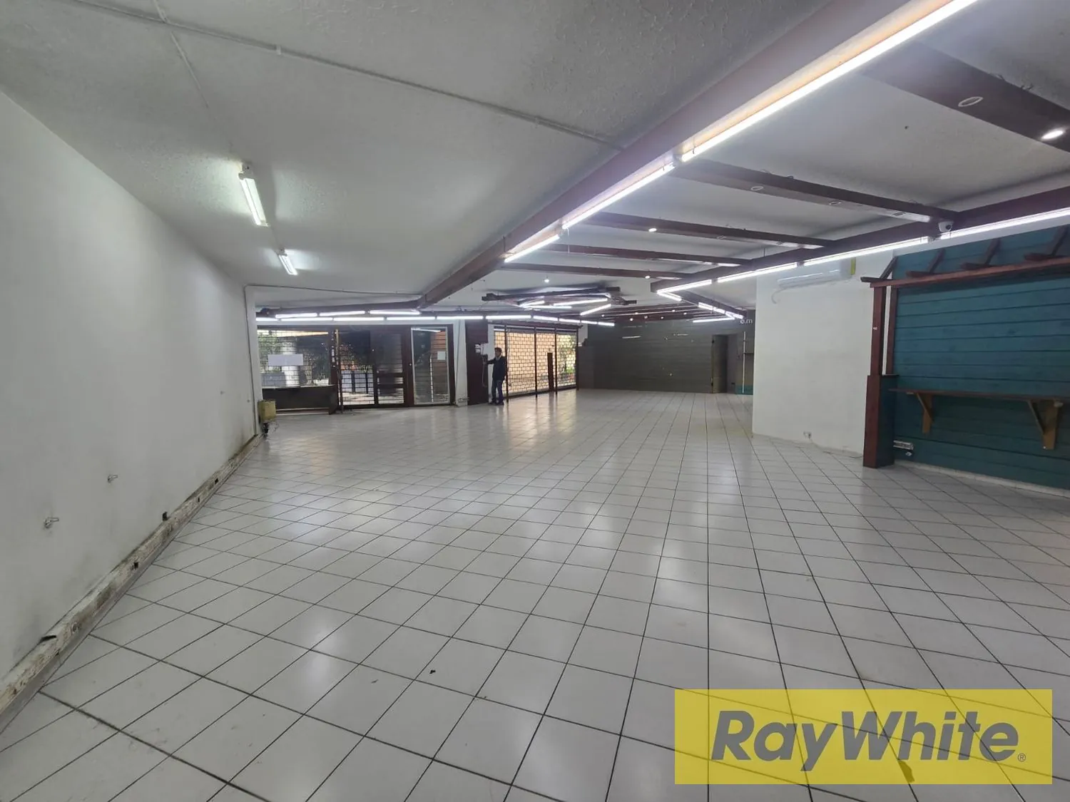Showroom For Rent In Mtayleb — الصورة 4