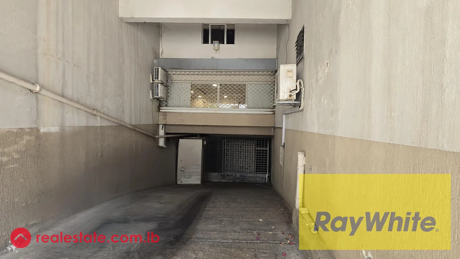 Warehouse With Offices For Sale In Mazraat Yachouh — الصورة 3