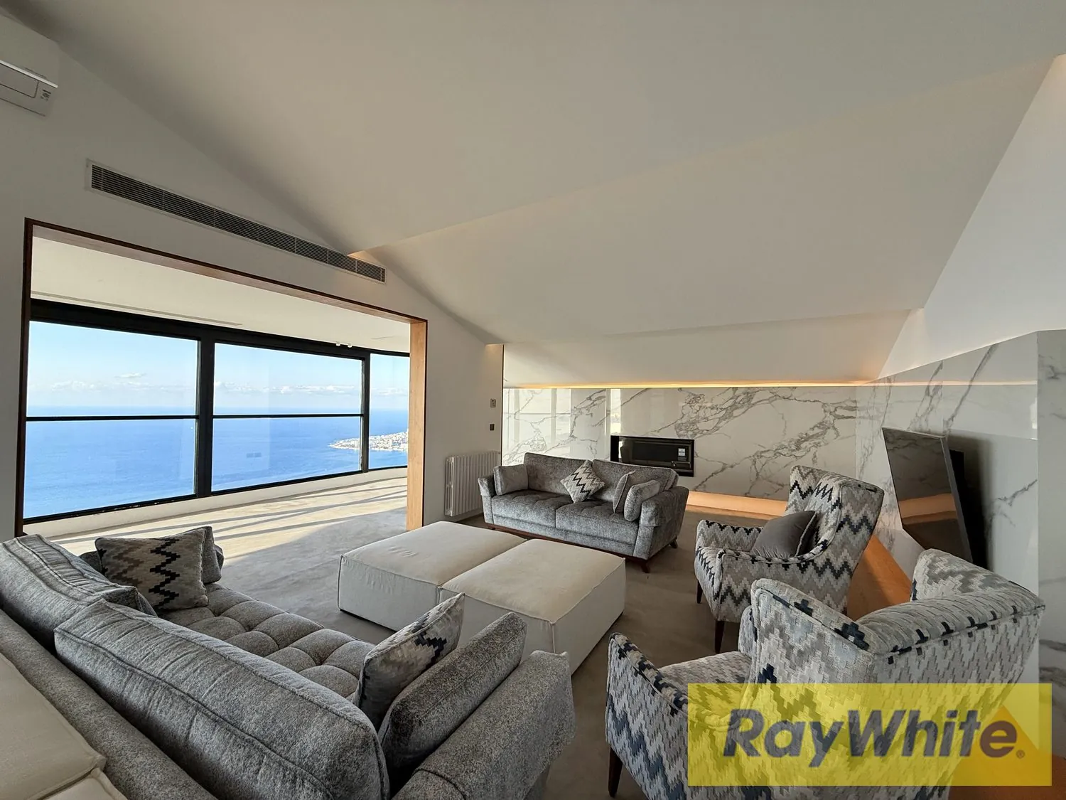 Luxurious Roof For Sale In Harissa With A Breathtaking View! — photo 3