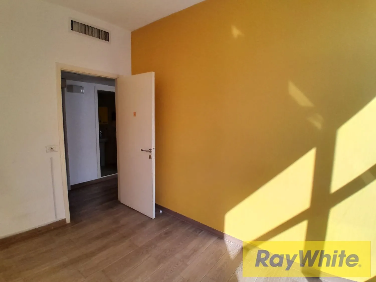 Office For Rent In Achrafieh – 110 Sqm — الصورة 5