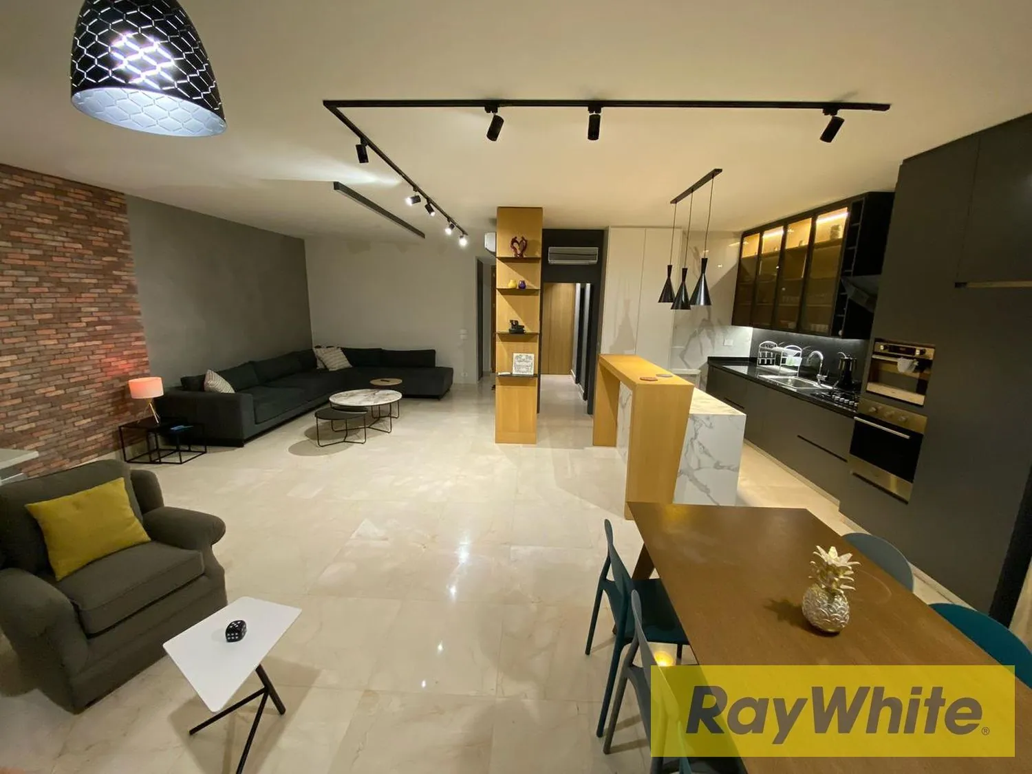 Apartment For Sale – Achrafieh | 140 Sqm | Fully Renovated — الصورة 2
