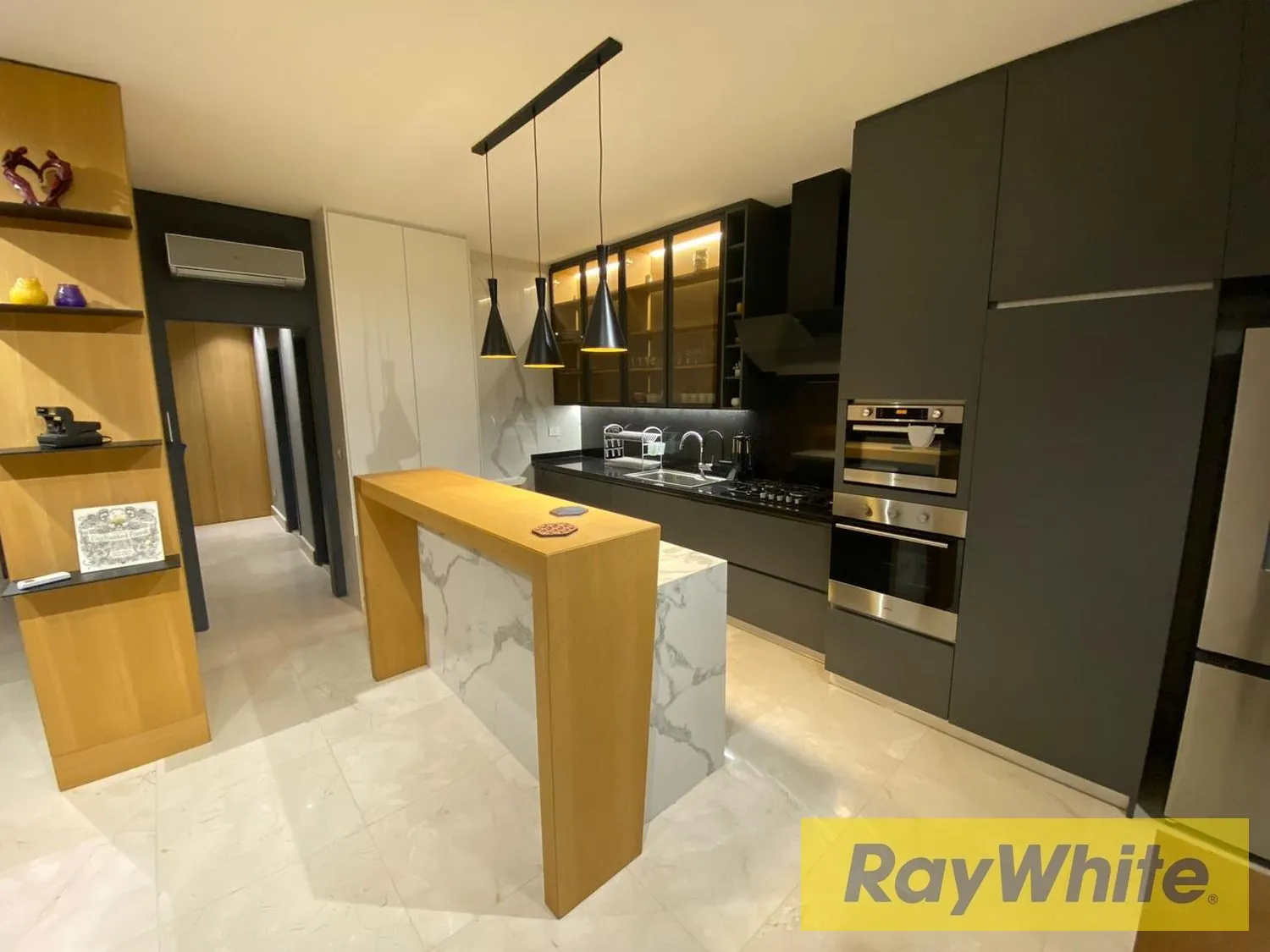 Apartment For Sale – Achrafieh | 140 Sqm | Fully Renovated — الصورة 3