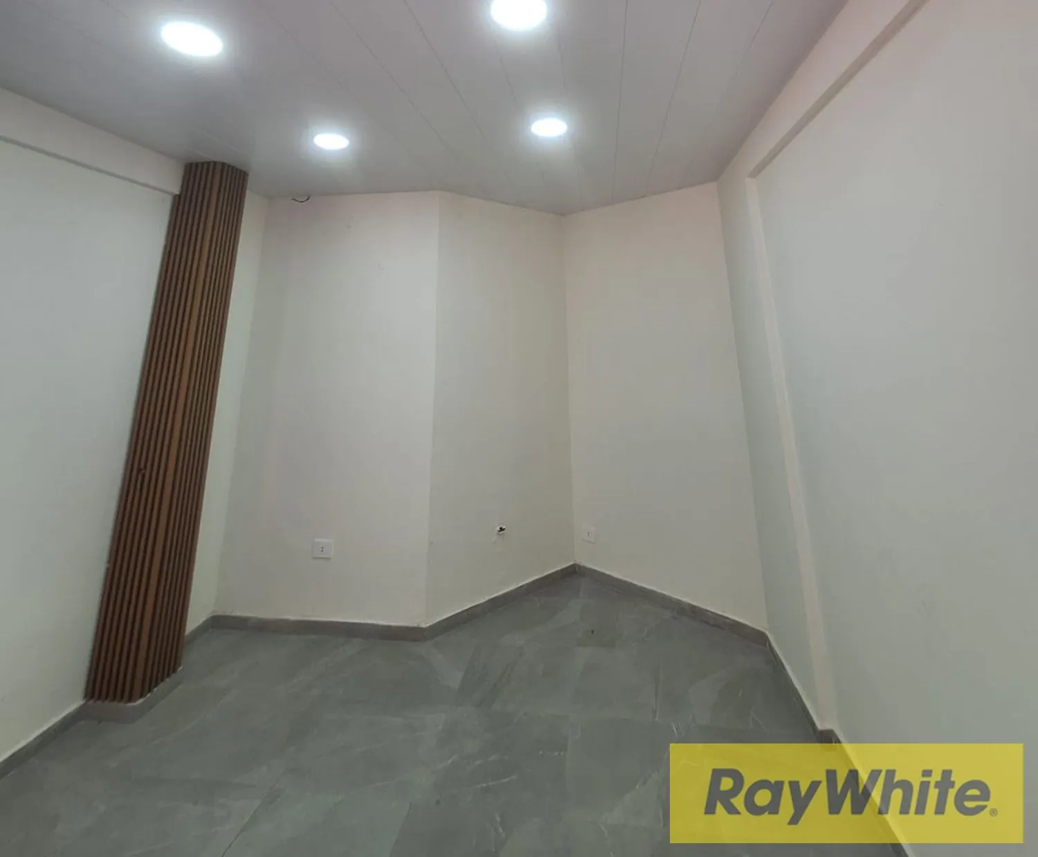 Shop For Rent In Dekwaneh – 55 Sqm — الصورة 2