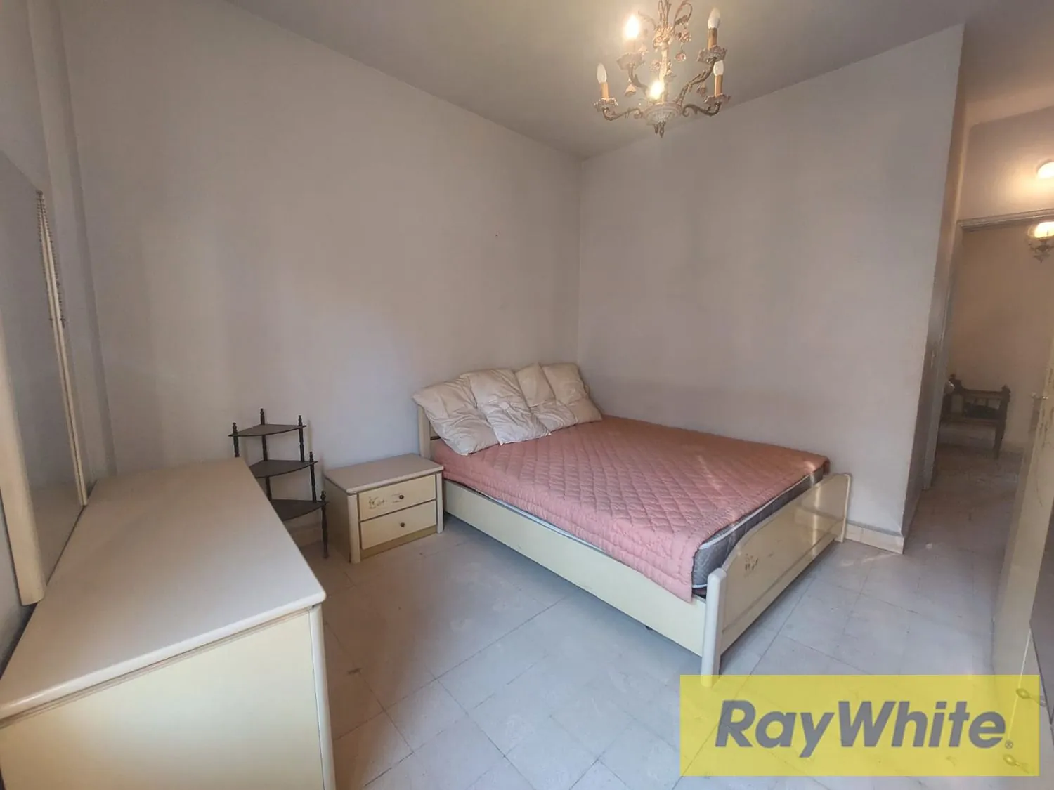 Foyer For Rent In Ain El Remmaneh | Foyer For Girls Only — الصورة 3