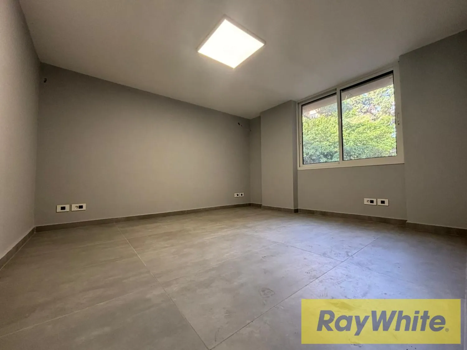 Office For Rent In Badaro — الصورة 2