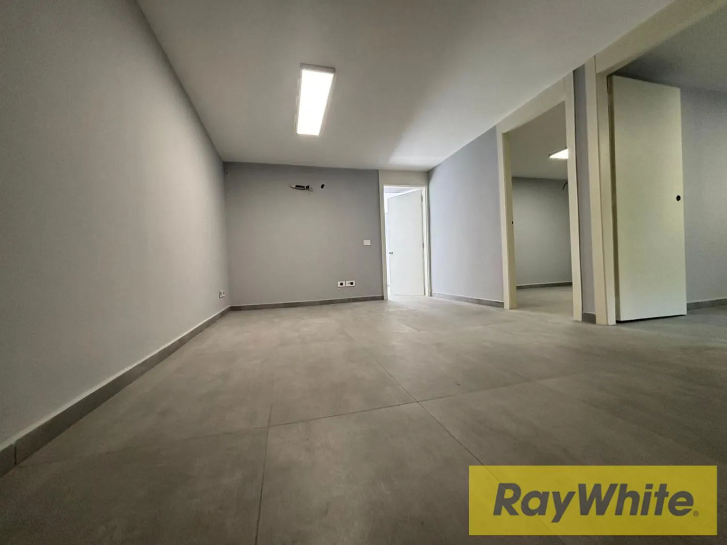 Office For Rent In Badaro — الصورة 4