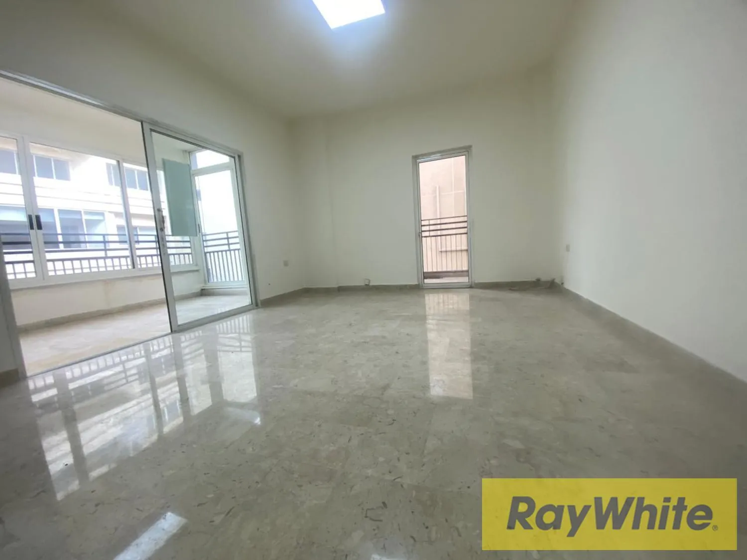 Office For Rent In Badaro — الصورة 2