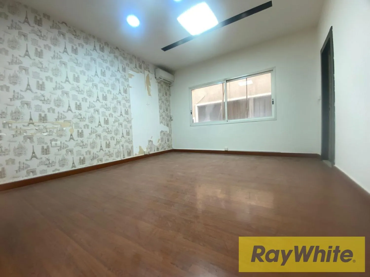 Office For Rent In Badaro — الصورة 5