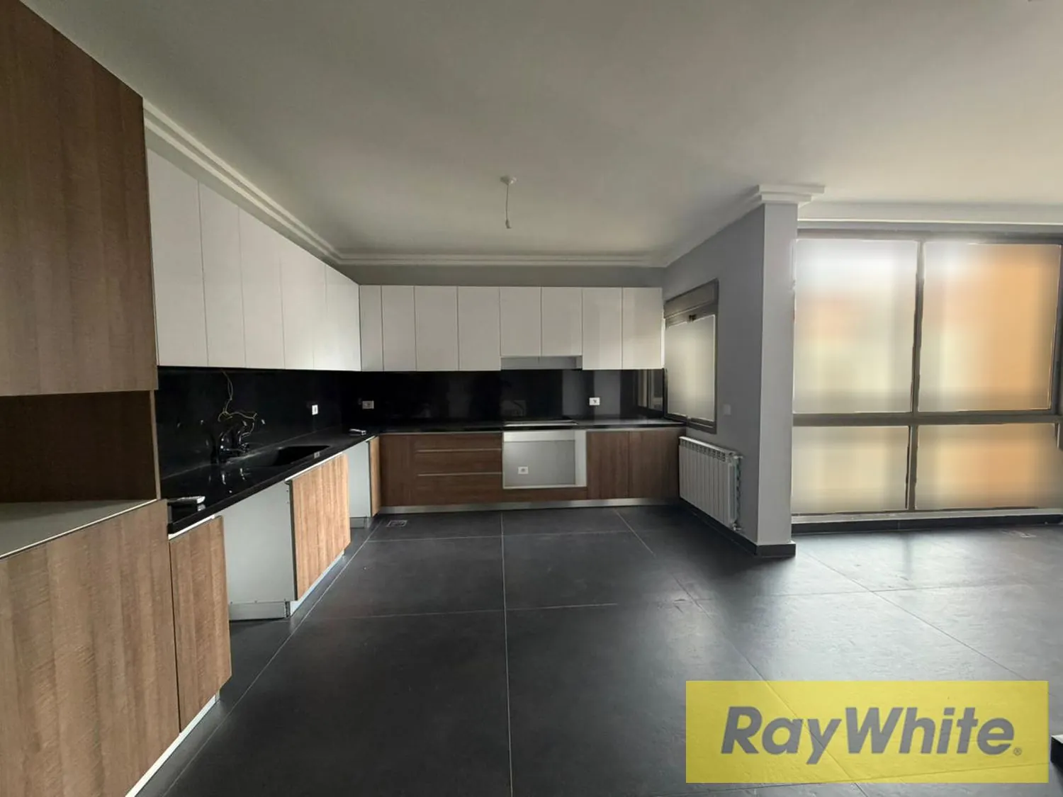 Duplex For Sale In Jouret El Ballout – 350 Sqm | Sea And Mountain View — الصورة 5