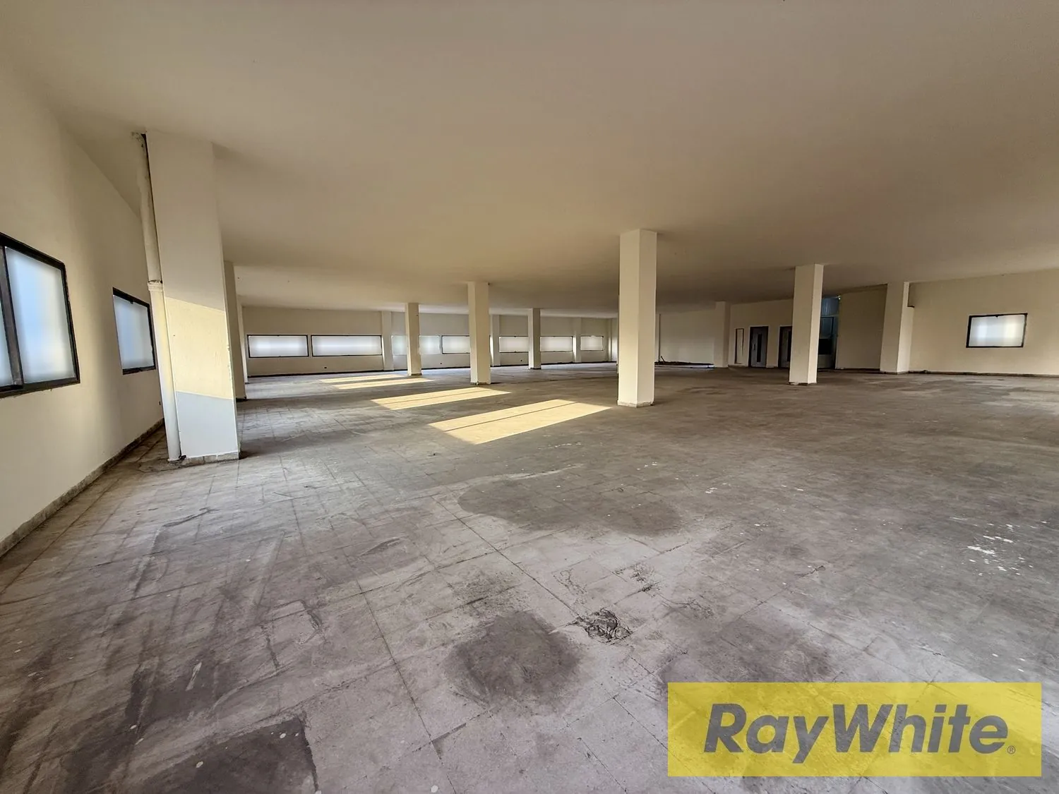 Open Space Office For Sale – Prime Location — الصورة 2