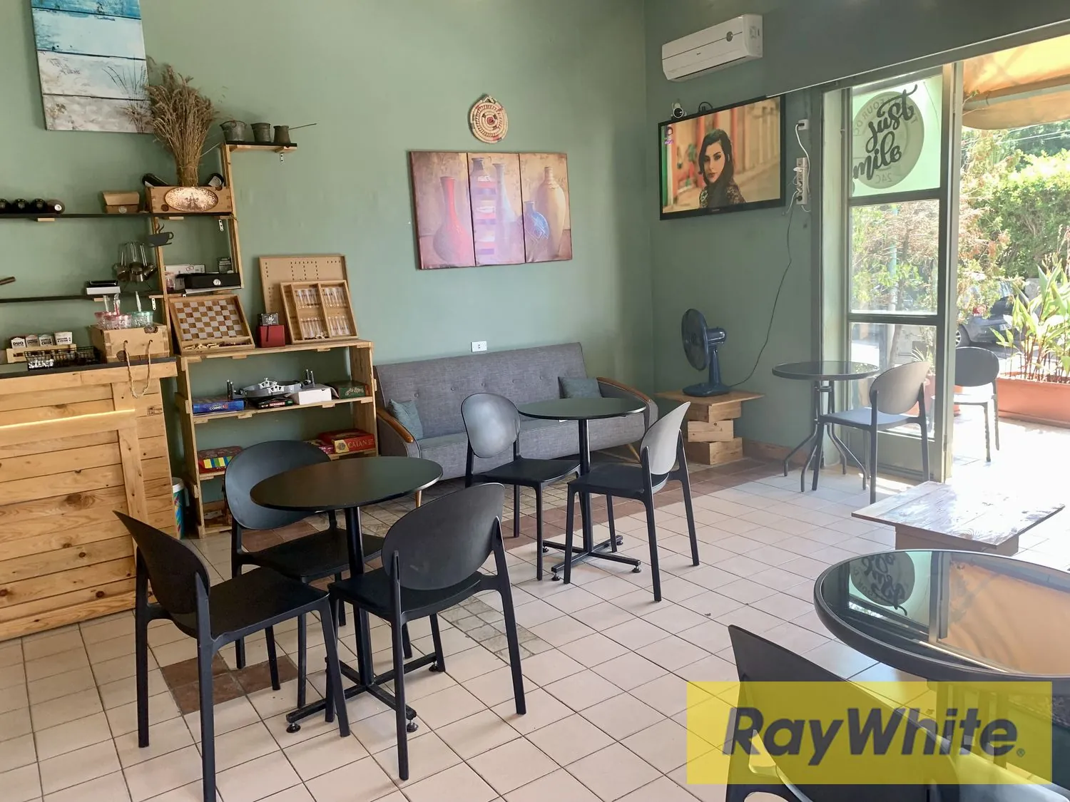 Restaurant For Rent In The Heart Of Amchit On The Main Road Suitable For Cafes Also — الصورة 2