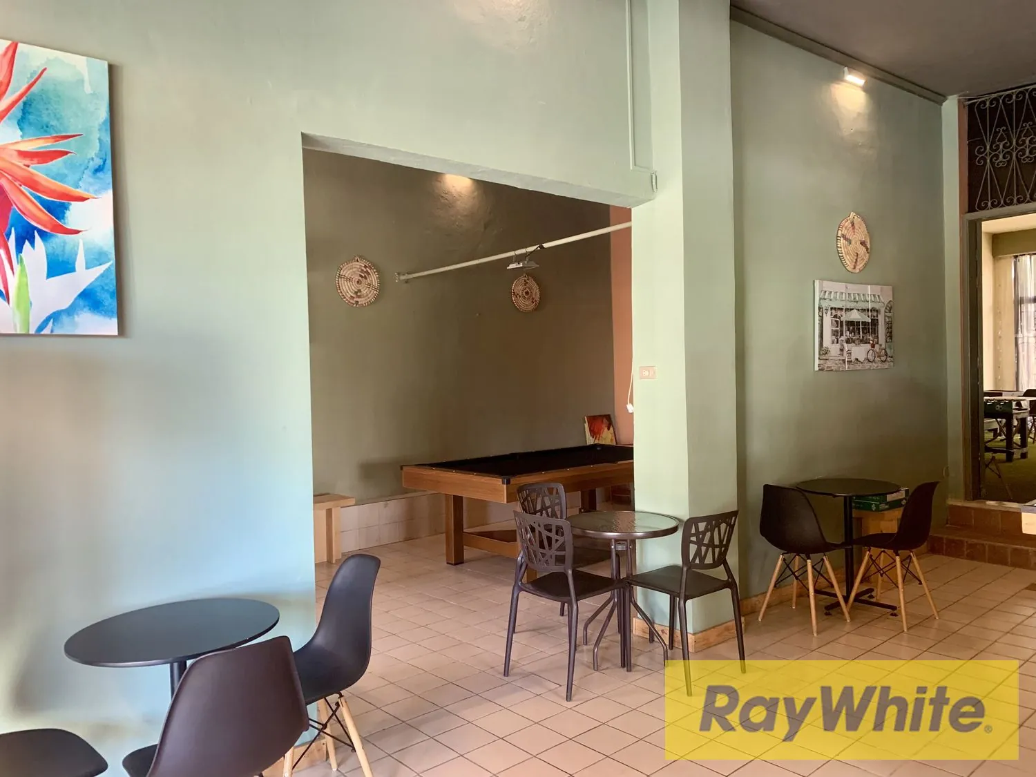 Restaurant For Rent In The Heart Of Amchit On The Main Road Suitable For Cafes Also — الصورة 4