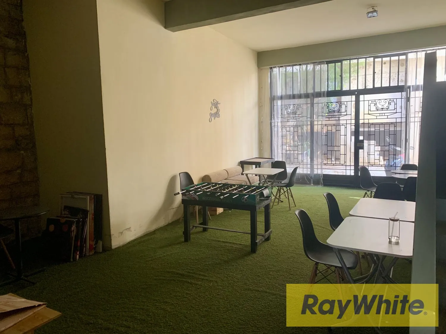 Restaurant For Rent In The Heart Of Amchit On The Main Road Suitable For Cafes Also — الصورة 5