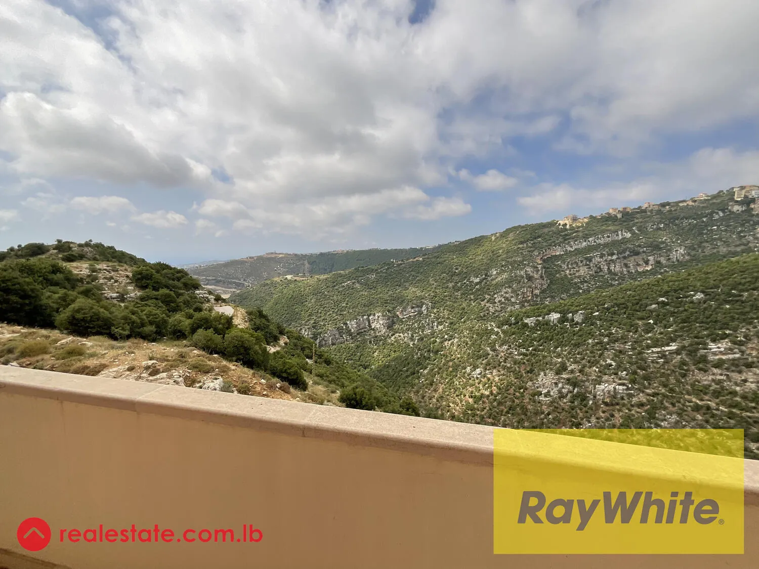 Apartment For Sale With Garden — الصورة 2