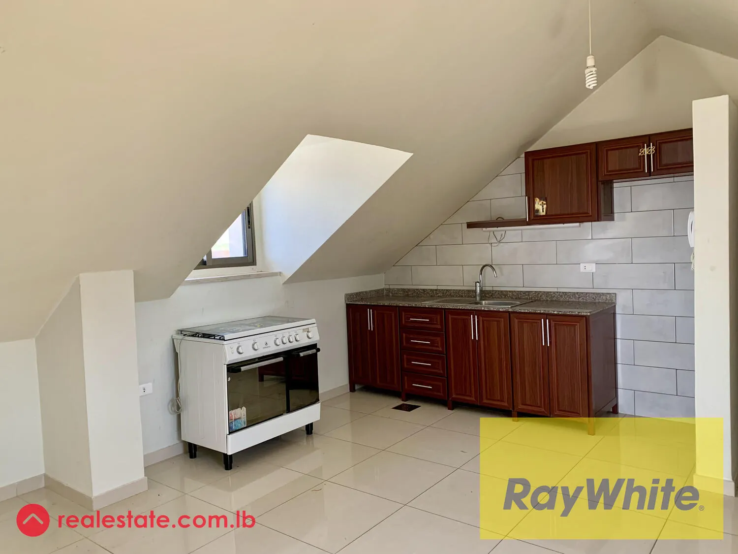 Studio Apartment For Rent In Jeddayel With Terrace And Sea View. — الصورة 2