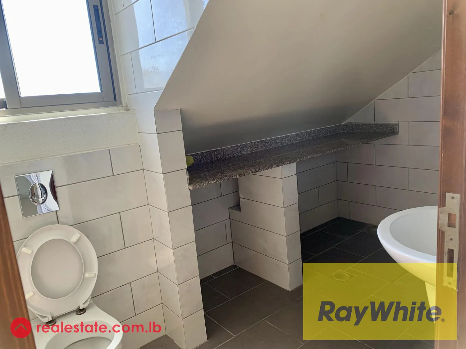 Studio Apartment For Rent In Jeddayel With Terrace And Sea View. — الصورة 3