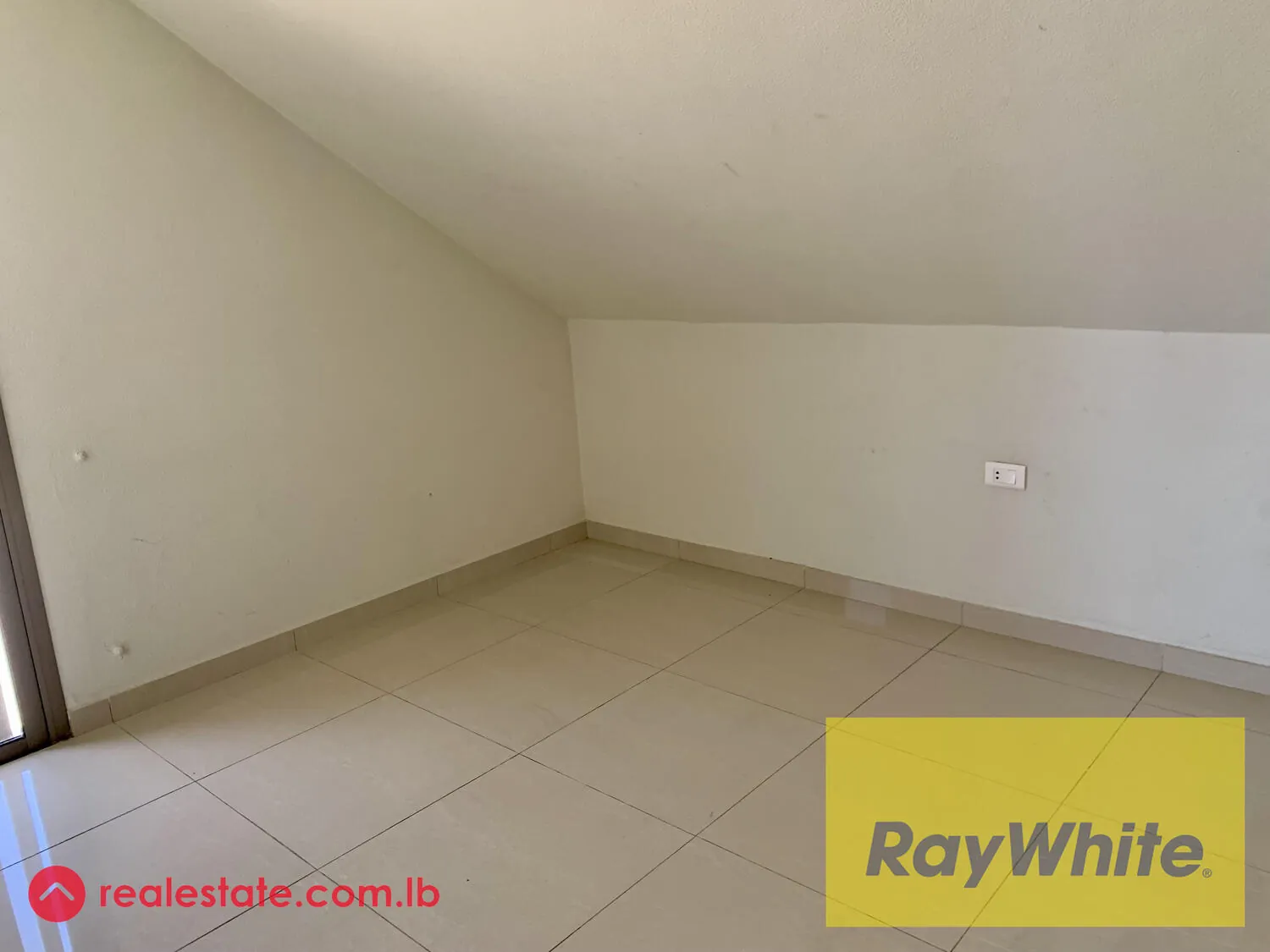 Studio Apartment For Rent In Jeddayel With Terrace And Sea View. — الصورة 5