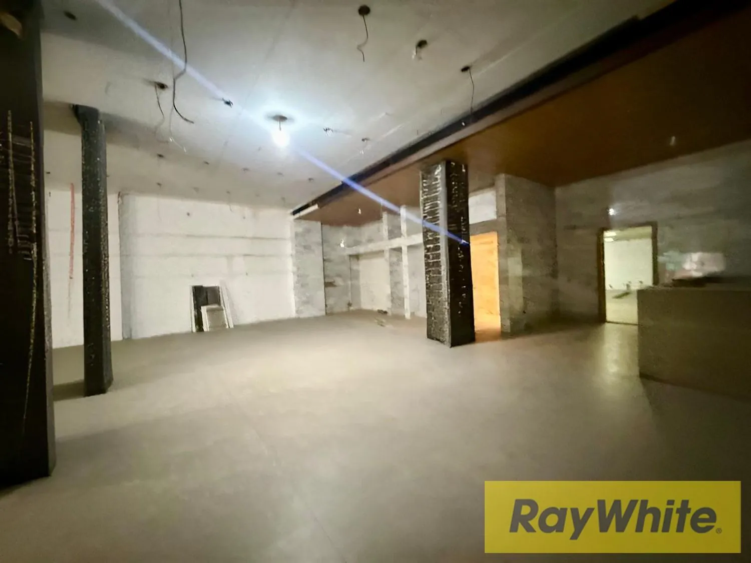 Restaurant For Rent In Gemayzeh– 360 Sqm — الصورة 2