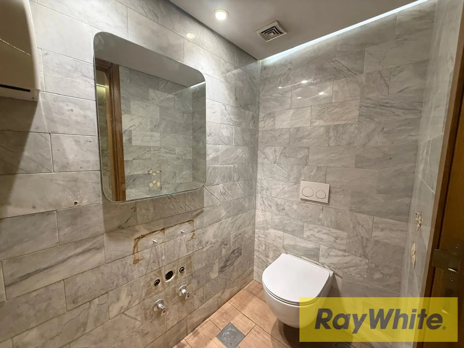 Restaurant For Rent In Gemayzeh– 360 Sqm — الصورة 3