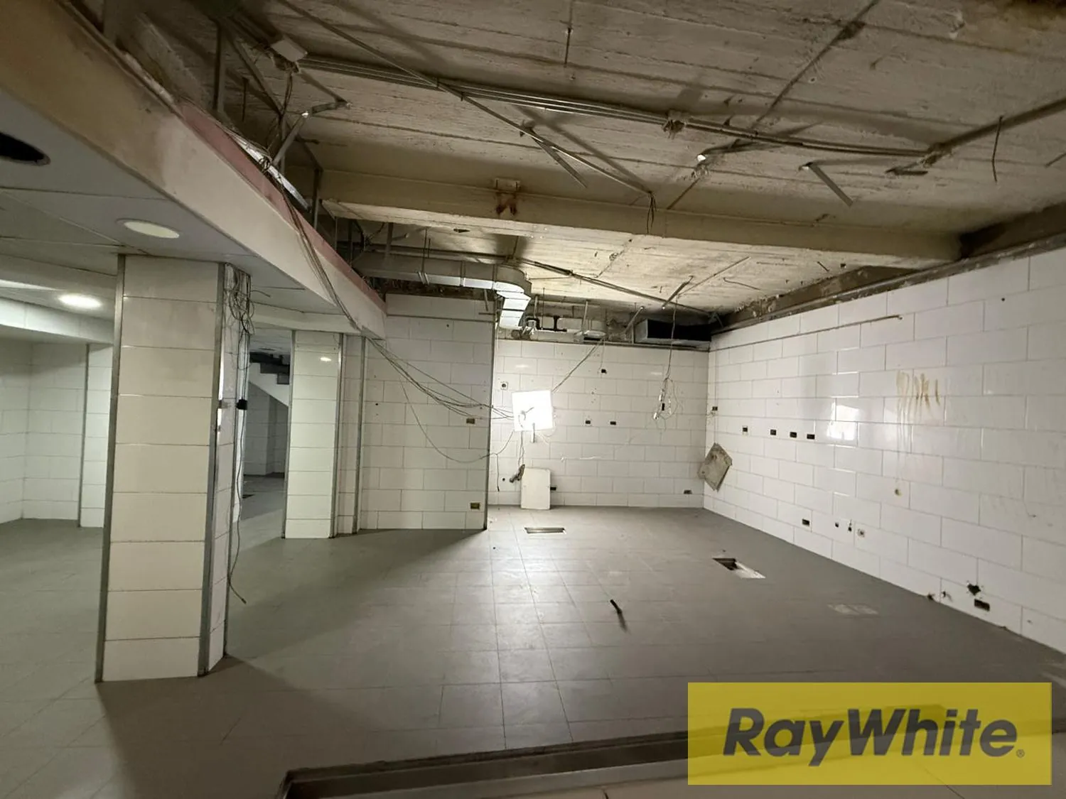 Restaurant For Rent In Gemayzeh– 360 Sqm — الصورة 5