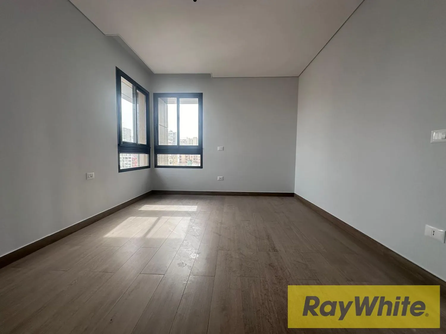 Sea View Apartment For Sale In Ras Beirut — الصورة 4