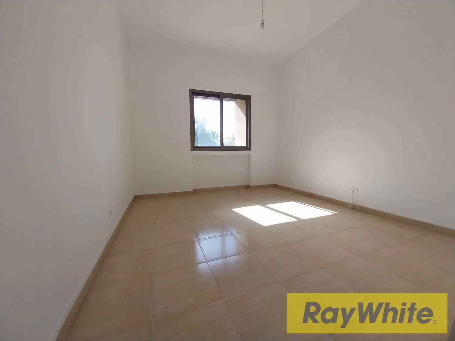Spacious Apartment For Sale In Naqqache |sea-view| — الصورة 3